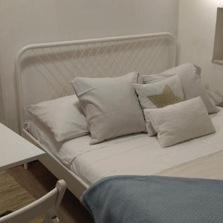 Tiny Studio In City Center Stone House สปลิท ภายนอก รูปภาพ