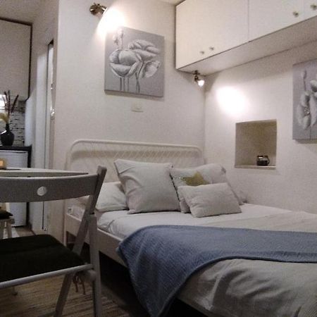 Tiny Studio In City Center Stone House สปลิท ภายนอก รูปภาพ