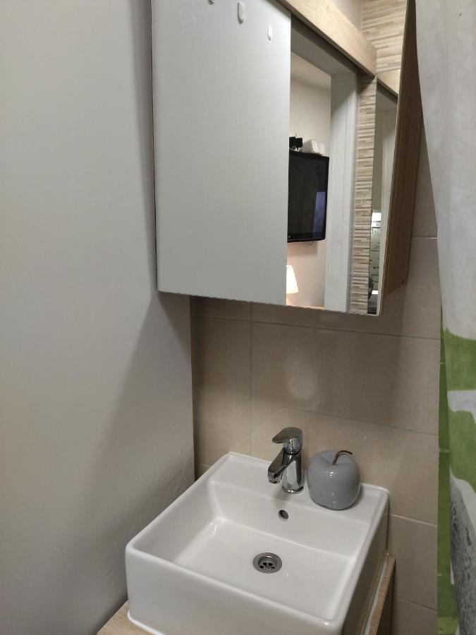 Tiny Studio In City Center Stone House สปลิท ภายนอก รูปภาพ
