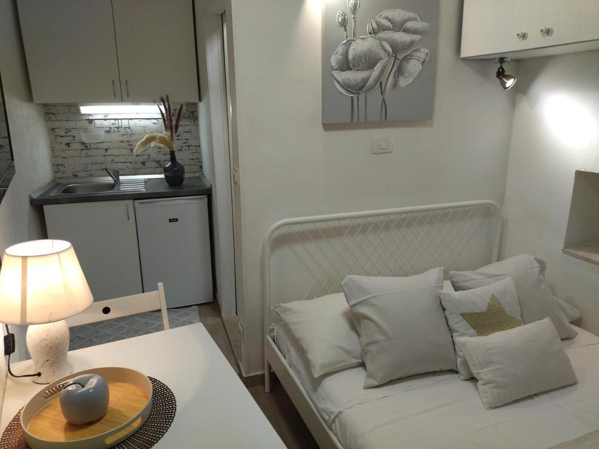 Tiny Studio In City Center Stone House สปลิท ภายนอก รูปภาพ