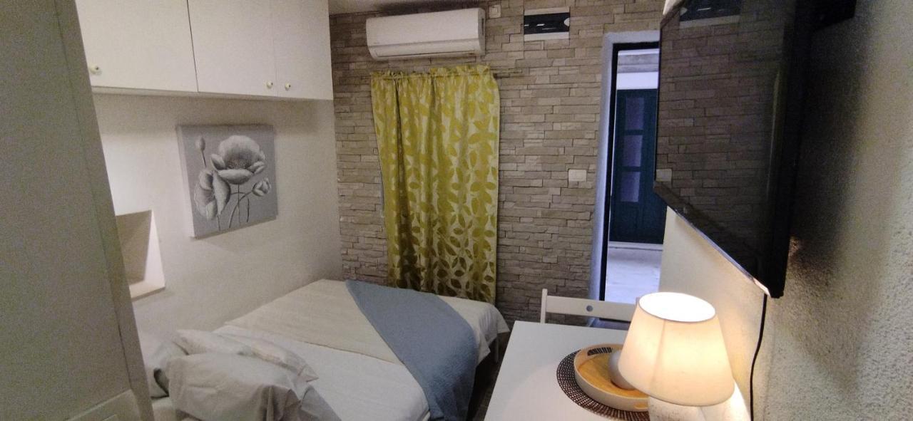 Tiny Studio In City Center Stone House สปลิท ภายนอก รูปภาพ