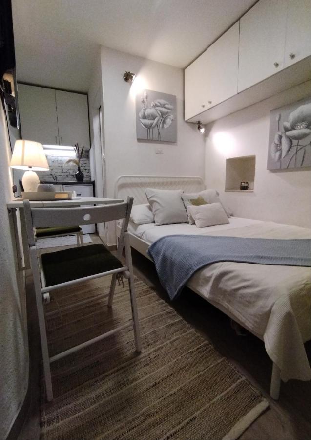 Tiny Studio In City Center Stone House สปลิท ภายนอก รูปภาพ