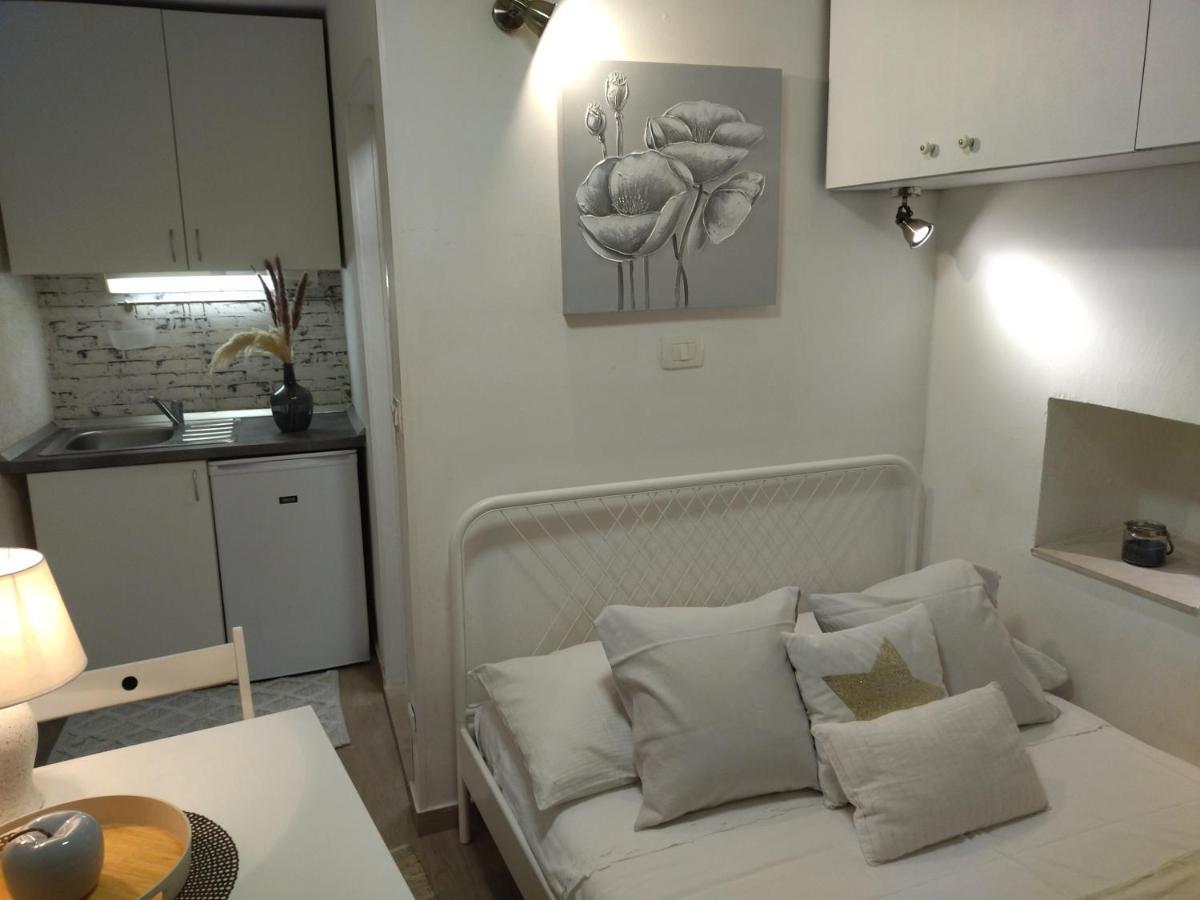 Tiny Studio In City Center Stone House สปลิท ภายนอก รูปภาพ