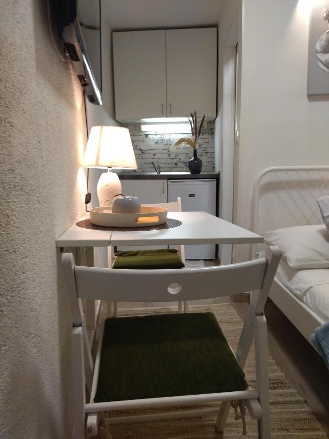 Tiny Studio In City Center Stone House สปลิท ภายนอก รูปภาพ