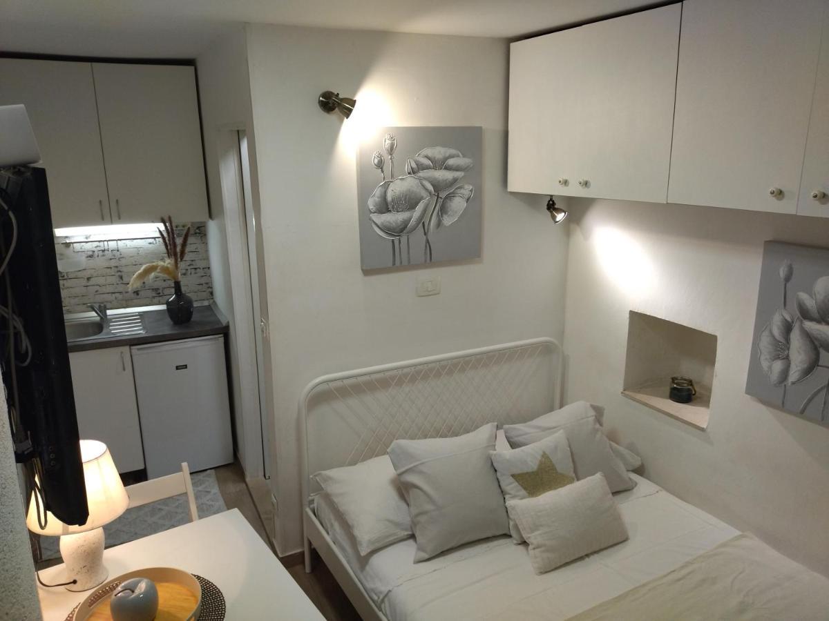 Tiny Studio In City Center Stone House สปลิท ภายนอก รูปภาพ