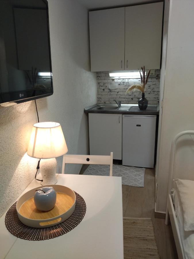 Tiny Studio In City Center Stone House สปลิท ภายนอก รูปภาพ