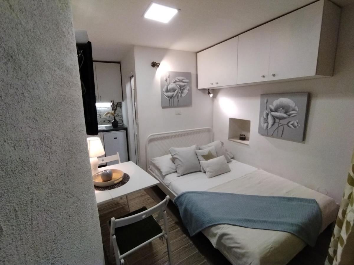 Tiny Studio In City Center Stone House สปลิท ภายนอก รูปภาพ