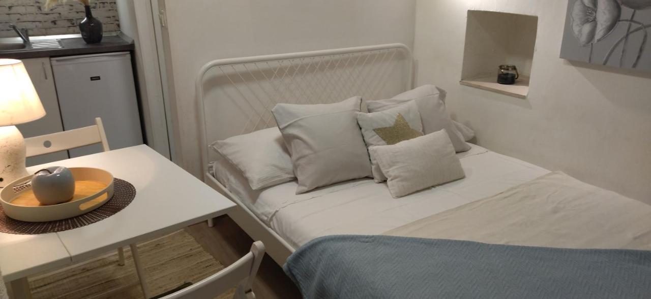 Tiny Studio In City Center Stone House สปลิท ภายนอก รูปภาพ