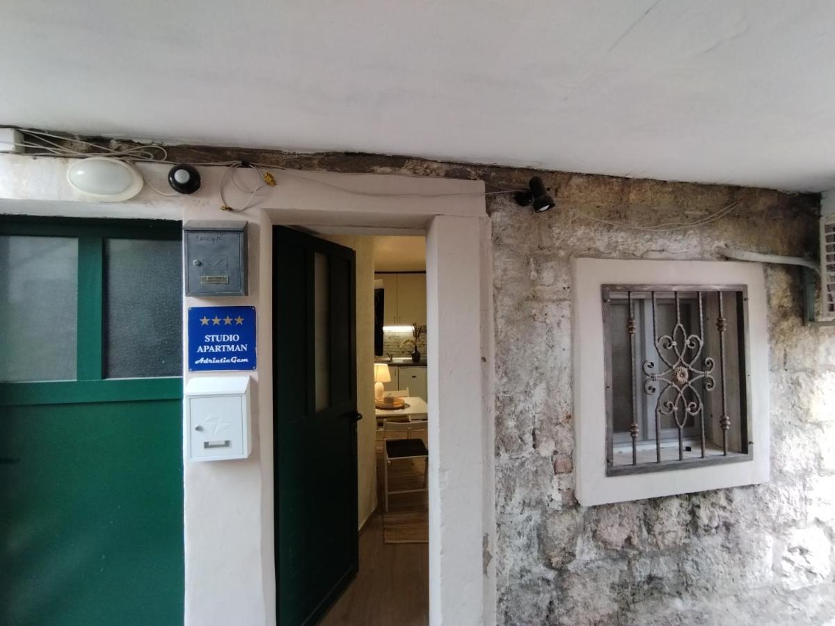 Tiny Studio In City Center Stone House สปลิท ภายนอก รูปภาพ