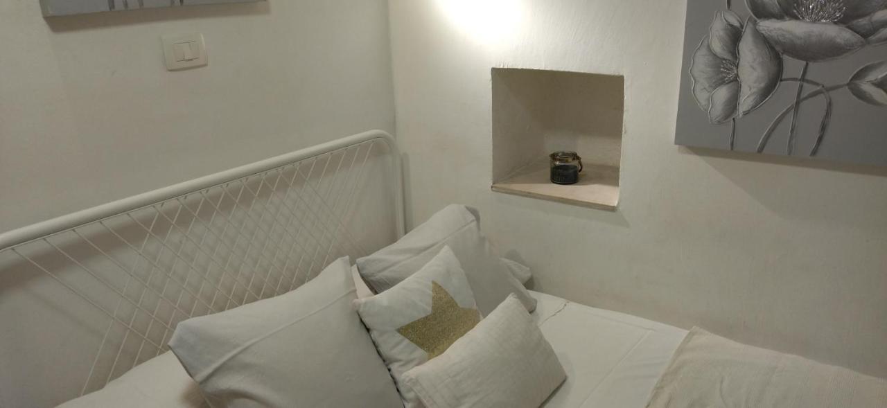 Tiny Studio In City Center Stone House สปลิท ภายนอก รูปภาพ