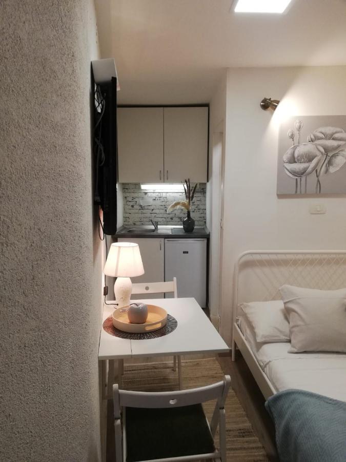 Tiny Studio In City Center Stone House สปลิท ภายนอก รูปภาพ